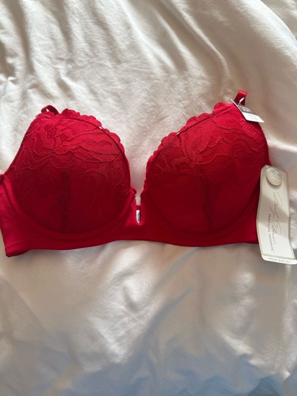 NWT Marilyn Monroe Scarlet Super Soft Lace Plunge Bra